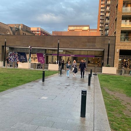 Luxury Riverside Apt With Easy Access To Central London, O2, Excel Centre And Parking מראה חיצוני תמונה