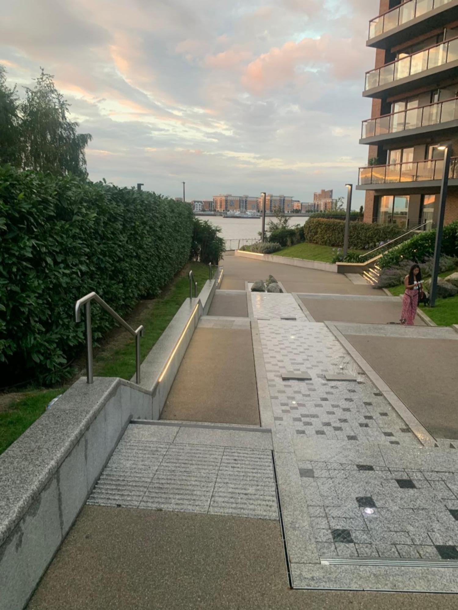 Luxury Riverside Apt With Easy Access To Central London, O2, Excel Centre And Parking מראה חיצוני תמונה