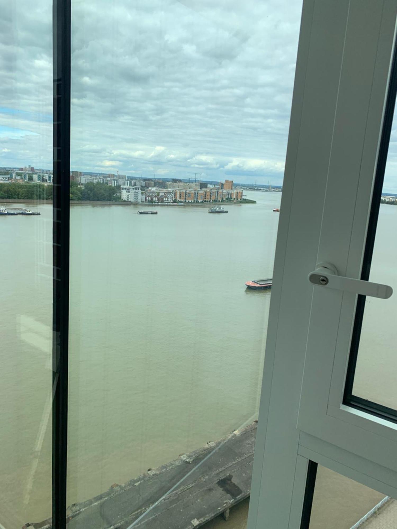 Luxury Riverside Apt With Easy Access To Central London, O2, Excel Centre And Parking מראה חיצוני תמונה