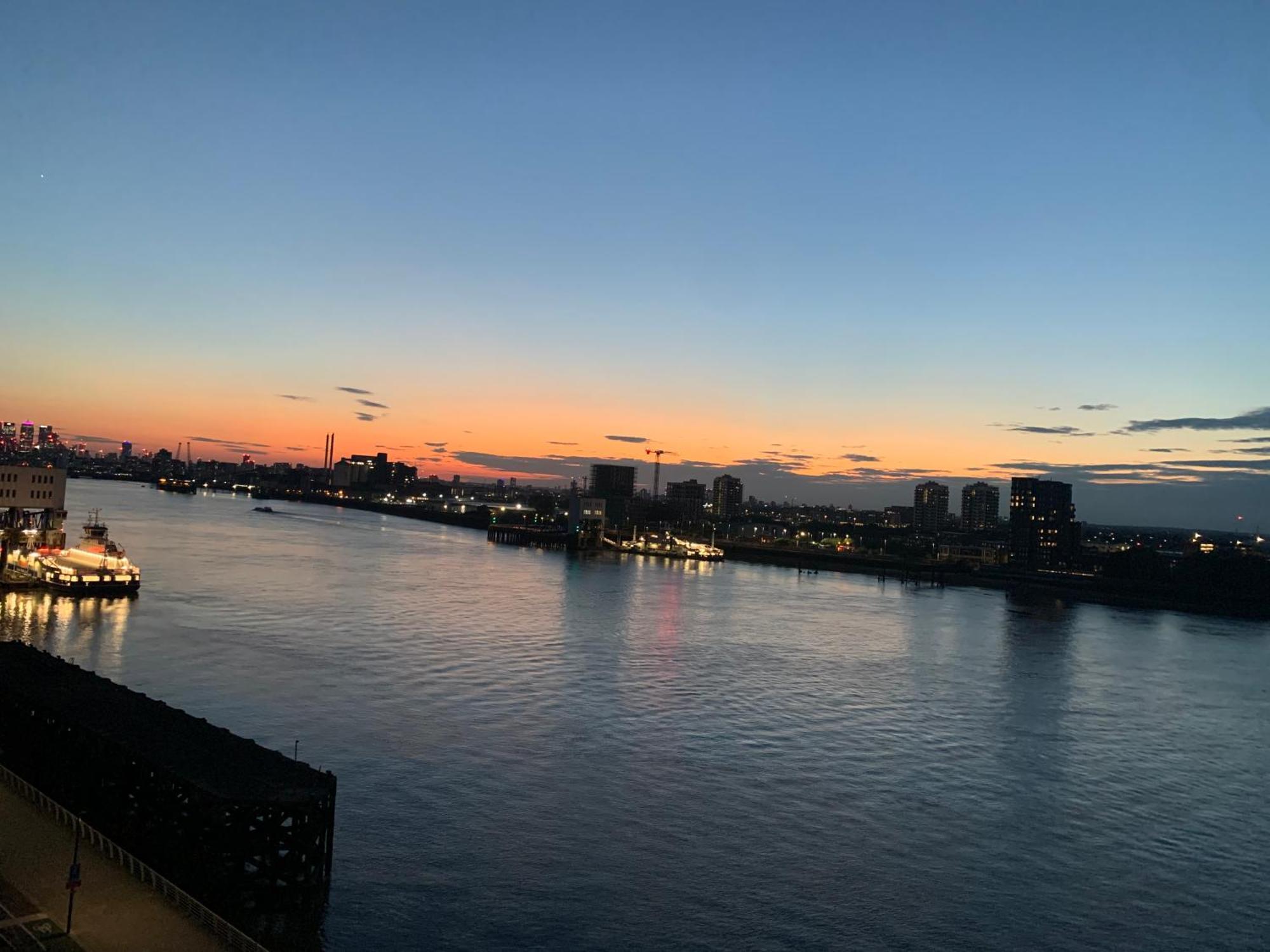 Luxury Riverside Apt With Easy Access To Central London, O2, Excel Centre And Parking מראה חיצוני תמונה
